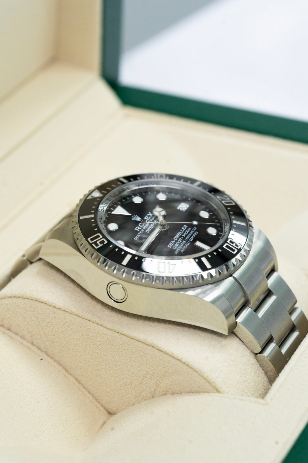 ROLEX SEA DWELLER BLACK 136660 NEW